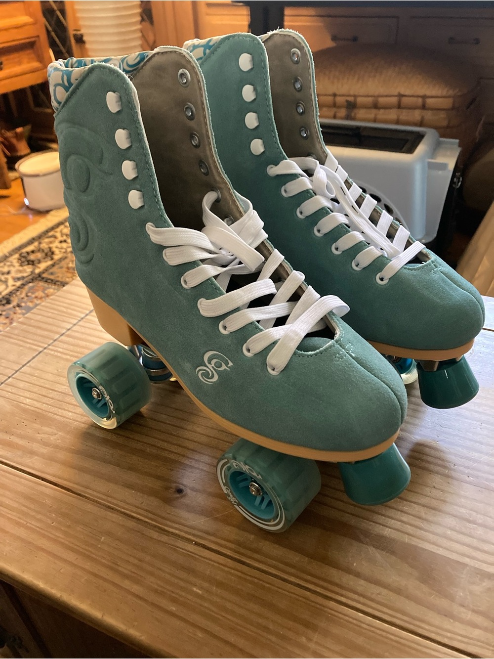 Roller Derby Teal Suede Roller Skates with White Laces - Women Size 11 New!